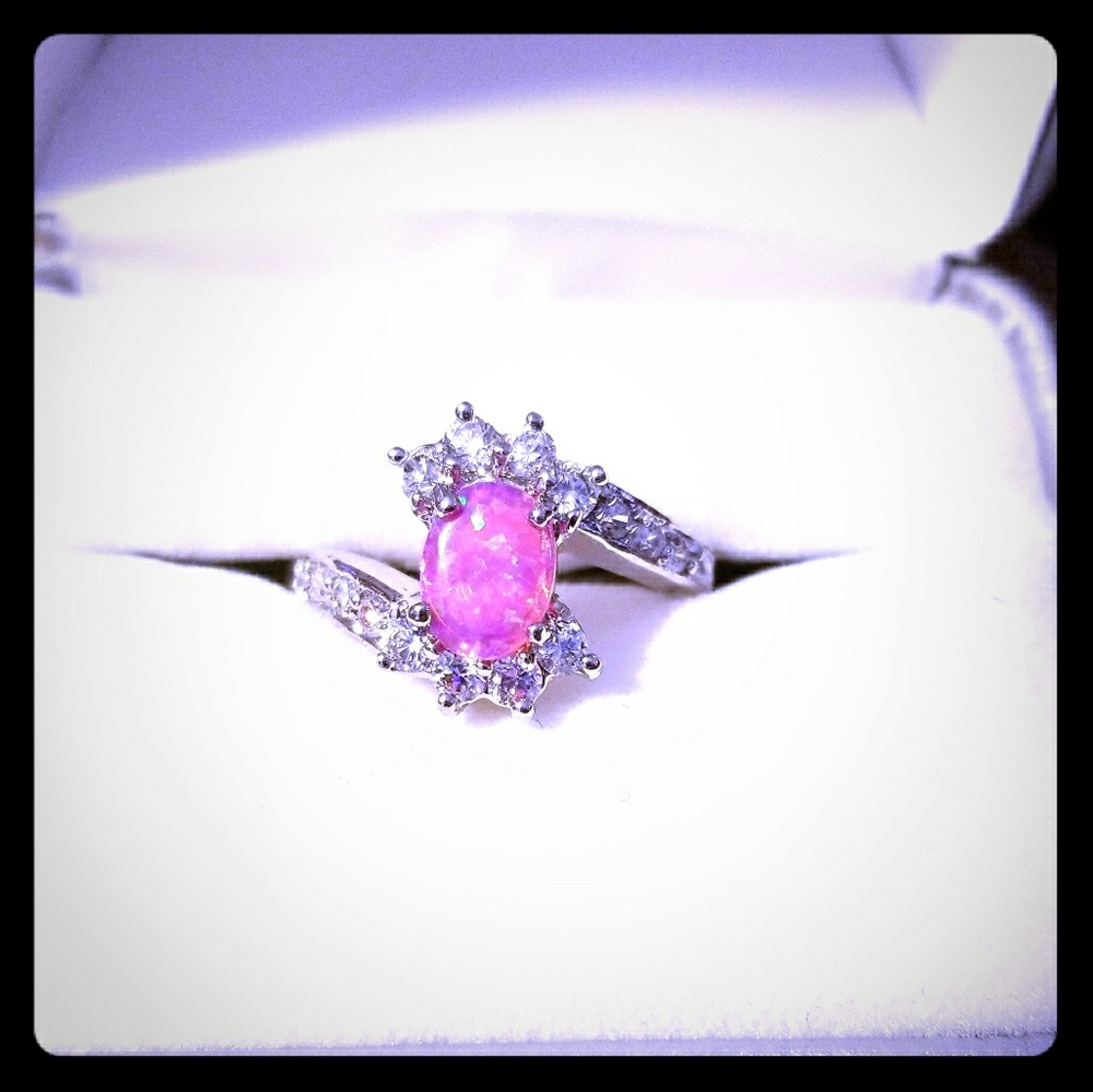 ❤Beautiful pink opal ring😍